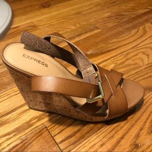 Express brown wedges